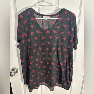 💙 3/20$ Grey shirt with red rose detail